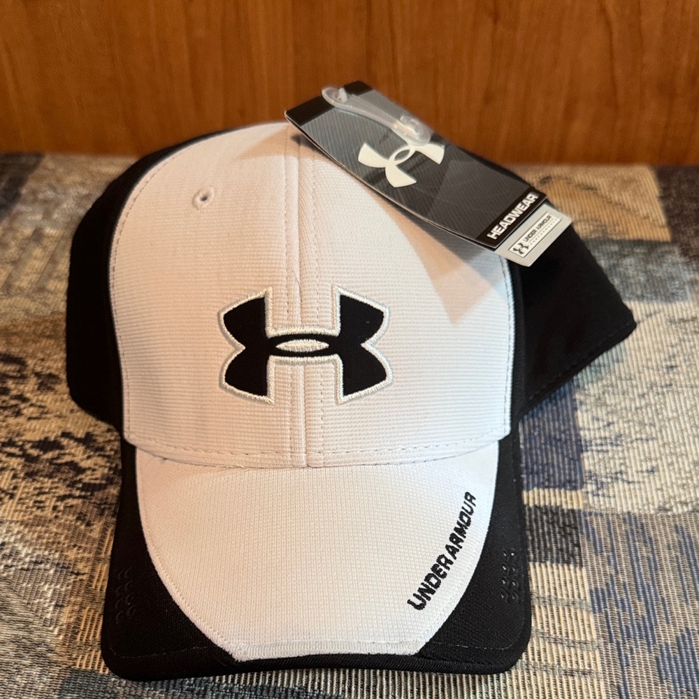 NWT Under Armour Two-Tone Black and White Cap